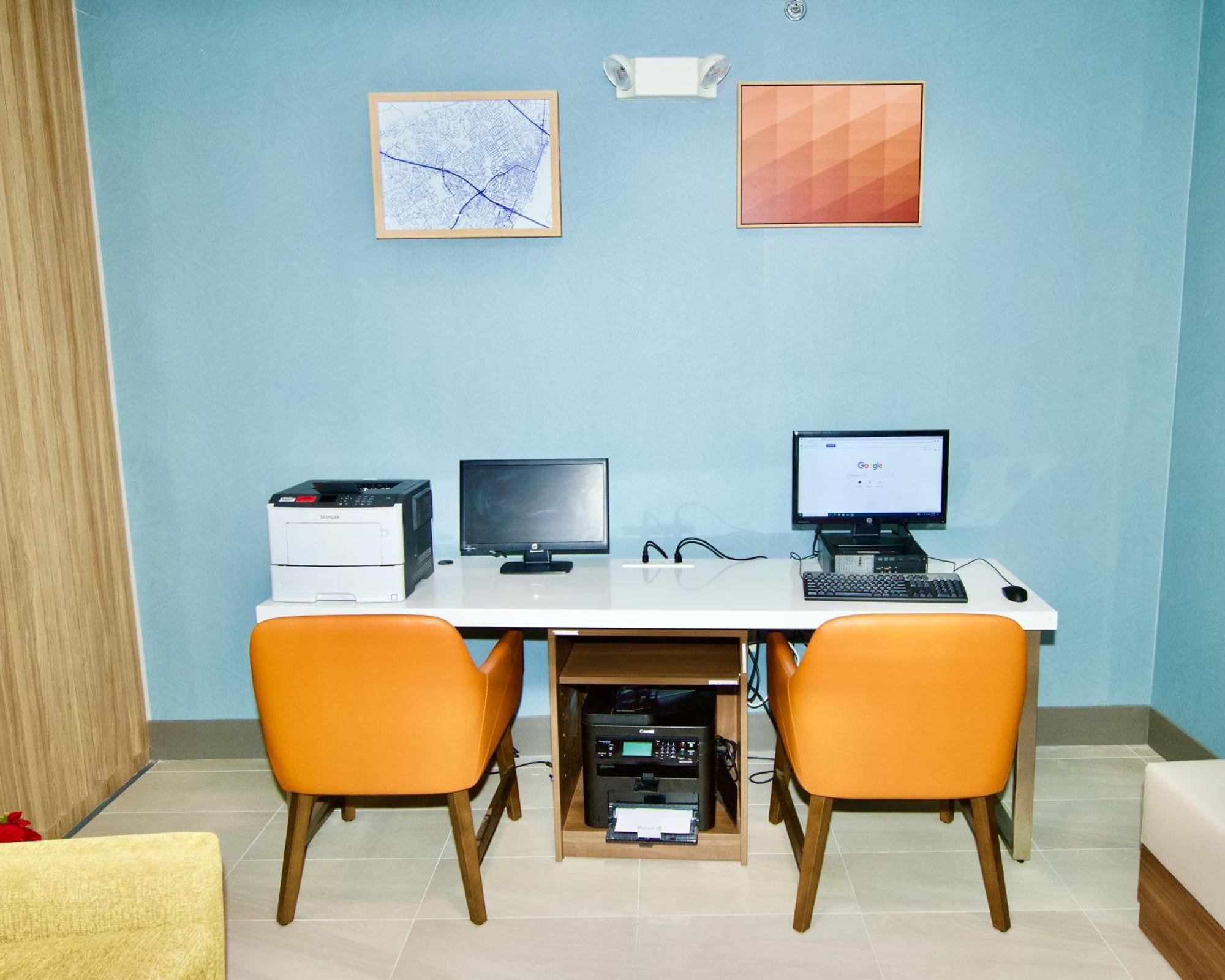 Hotel Express & St. Charles By Ihg 2*
